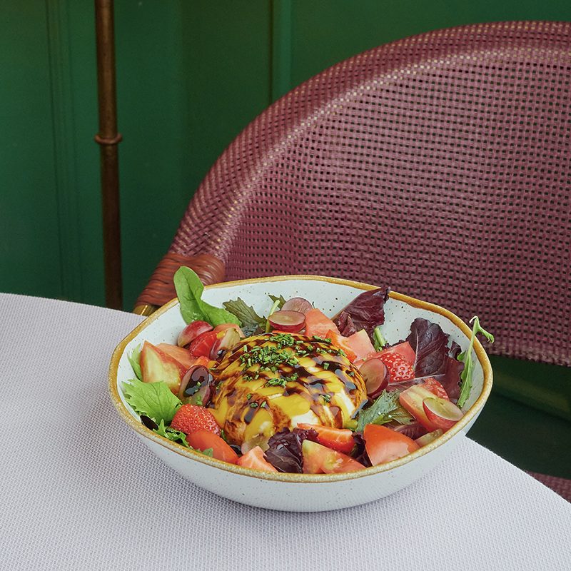 BURRATA_CON_TOMATES_FRESAS_Y_VINAGRETA_DE_MANGO_