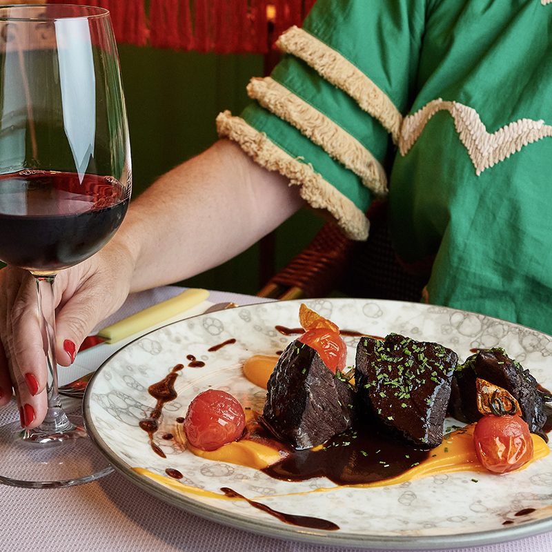 CARRILLADA_DE_VACA_GLASEADA_CON_PARMENTIER_DE_BONIATO_